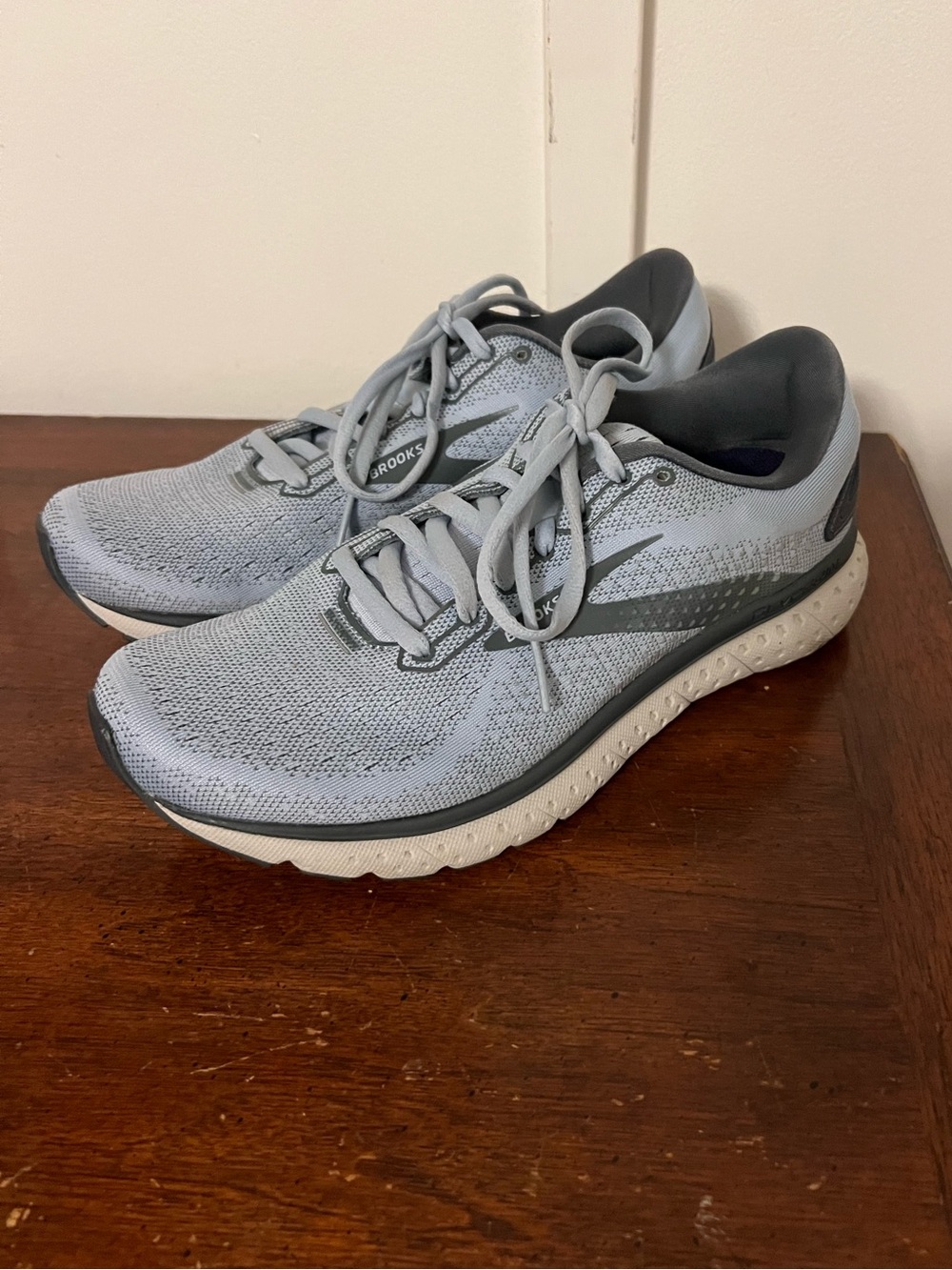 Brooks Glycerin 18 running shoes size 8